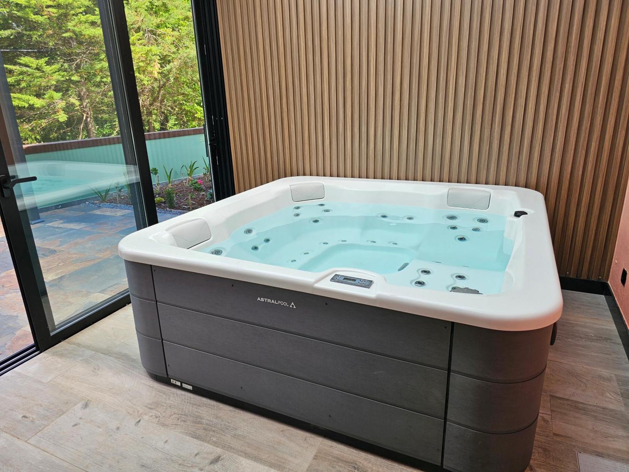 Holiday home Casa Requinte - Jacuzzi Arco da Calheta (Madeira)